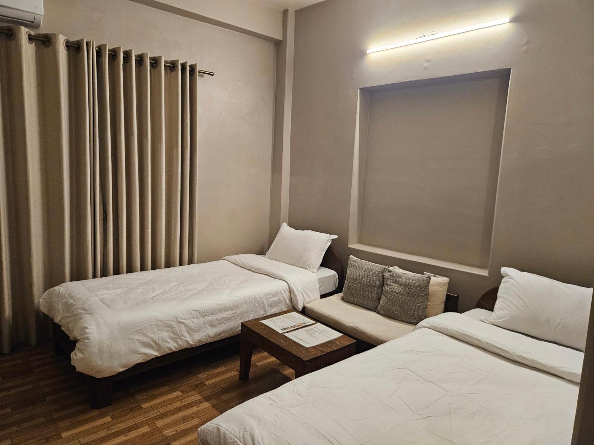Hotel Blossom Pokhara Værelse billede